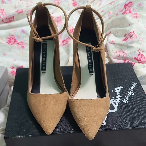 Alice + Olivia Tan Stiletto Heels Classic Pumps - Picture 3 of 8